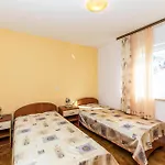 Beautiful Apartment In Okrug Gornji * Traù