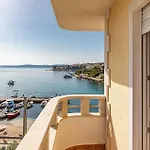 Beautiful Apartment In Okrug Gornji Appartamento *