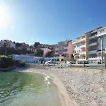 Beautiful Apartment In Okrug Gornji Traù