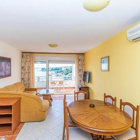 Beautiful Apartment In Okrug Gornji * Trogir