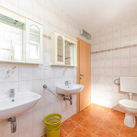 Beautiful Apartment In Okrug Gornji Lejlighed Trogir