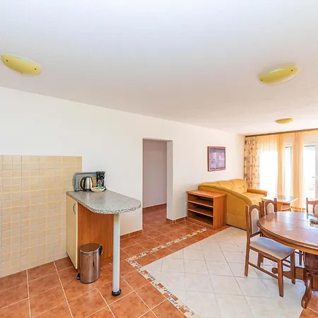 Amazing Apartment In Okrug Gornji With Wifi