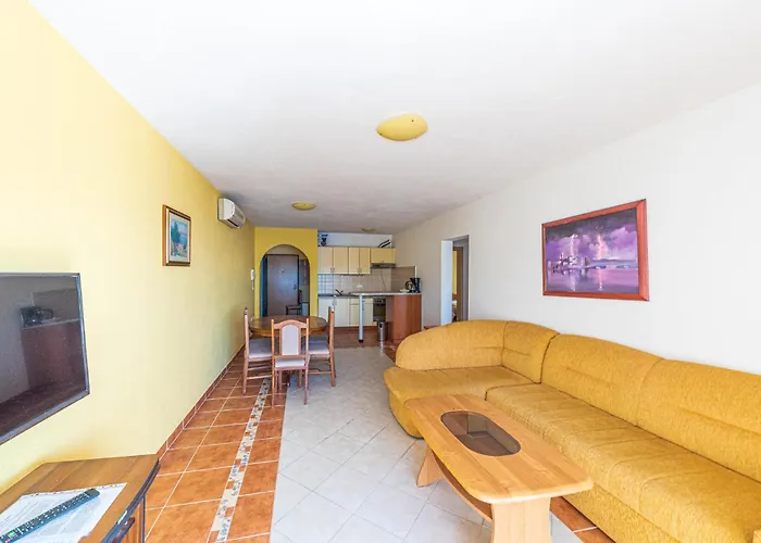 Beautiful Apartment In Okrug Gornji Trogir