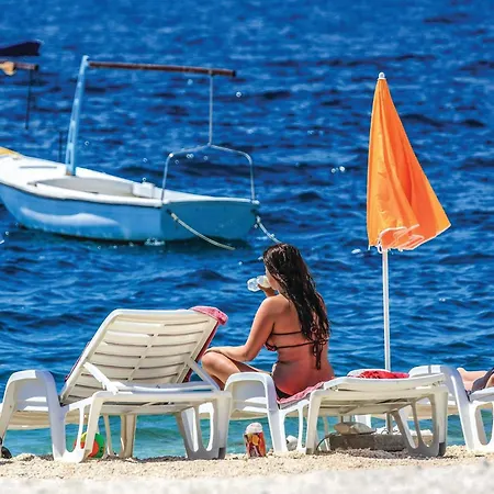 Beautiful Apartment In Okrug Gornji *