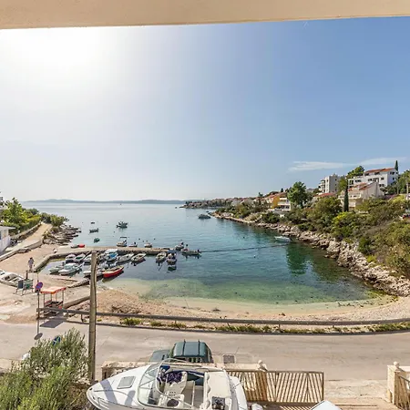 Beautiful Apartment In Okrug Gornji 아파트 트로기르