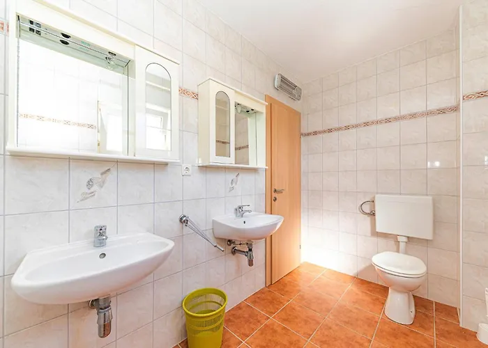 Beautiful Apartment In Okrug Gornji Apartament Trogir