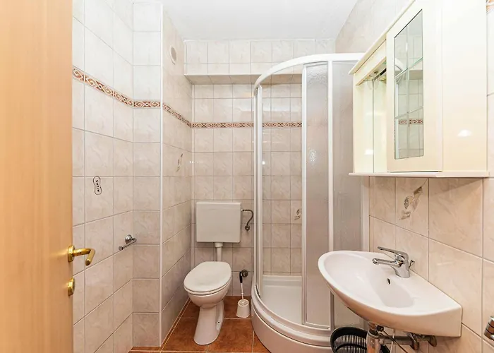 Apartament Beautiful Apartment In Okrug Gornji