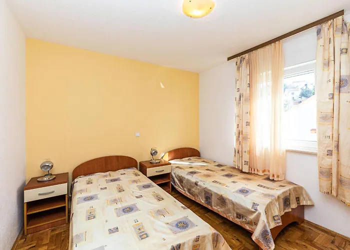 Beautiful Apartment In Okrug Gornji * Trogir